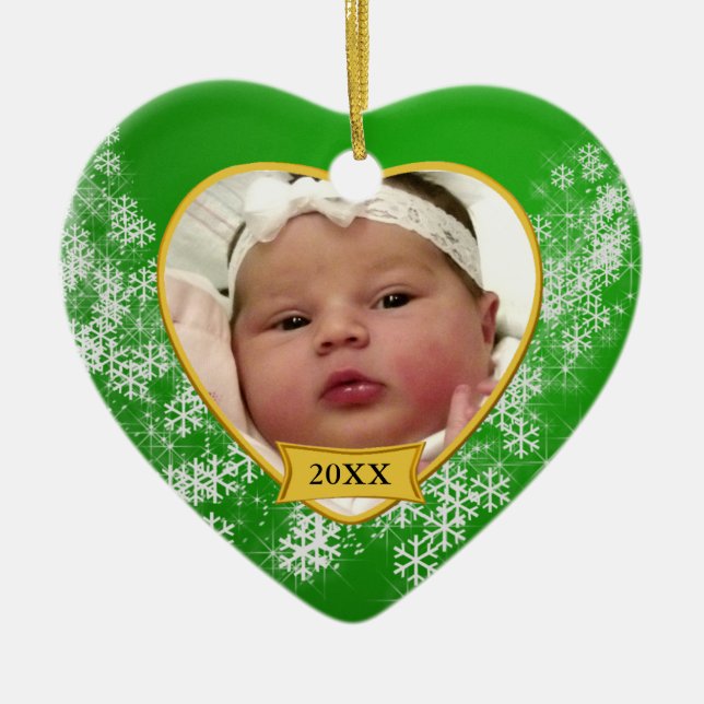 Snöig grön baby första julfoto julgransprydnad keramik (Framsidan)