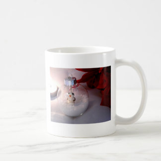 Snöig prydnad kaffemugg