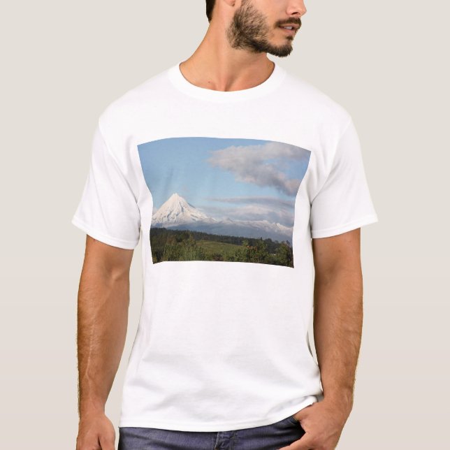 Snöig & solig Mt Egmont, Taranaki som är T-shirt (Framsida)