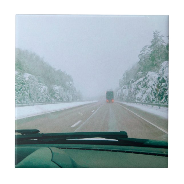 Snöig svensk road trip kakelplatta (Framsidan)