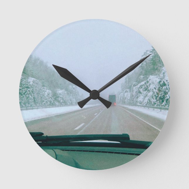 Snöig Svensk Road Trip Rund Klocka (Framsida)