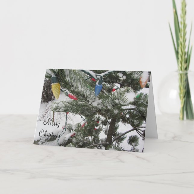 Snöiga träd med julbelysning helgkort (Framsida)