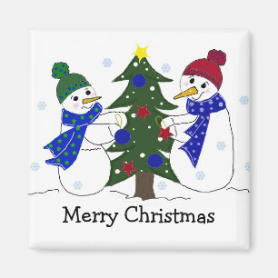 Snömannen dekorerar ett julträd magnet