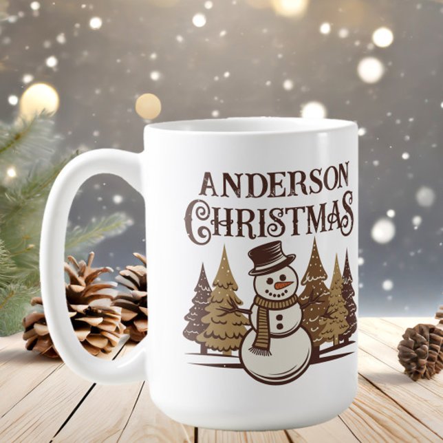 Snömannen Tallträds Familjenamn Jul Kaffemugg (Rustic snowman family name Christmas mug)