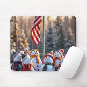 Snömannen tittar upp på USA:s flagga Musmatta