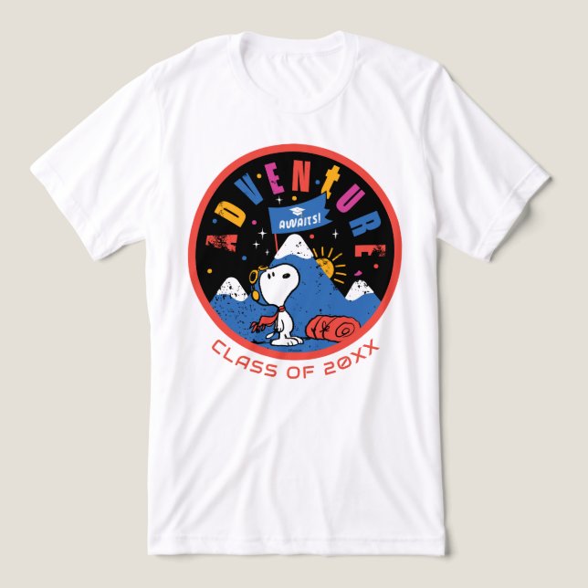 Snoopy Äventyr Väntar Examen Bergsdesign T Shirt (Design Framsida)