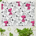 Snoopy Black & Magenta Mönster Kökshandduk<br><div class="desc">Ta en titt på den här toppen söta designen med Snoopy i svart och magenta mönster.</div>