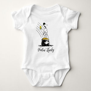 Snoopy Jumping in i Pot of Guld T Shirt