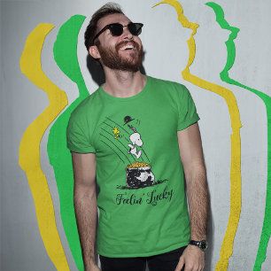 Snoopy Jumping in i Pot of Guld T Shirt