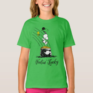 Snoopy Jumping in i Pot of Guld T Shirt