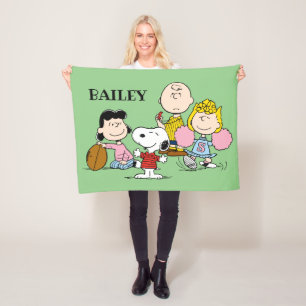 Snoopy och Gang Play Football Fleecefilt