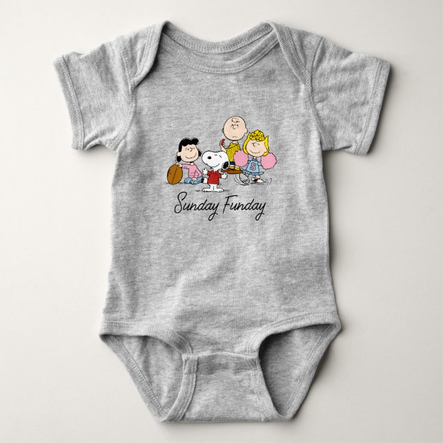 Snoopy och Gang Play Football T Shirt (Framsida)