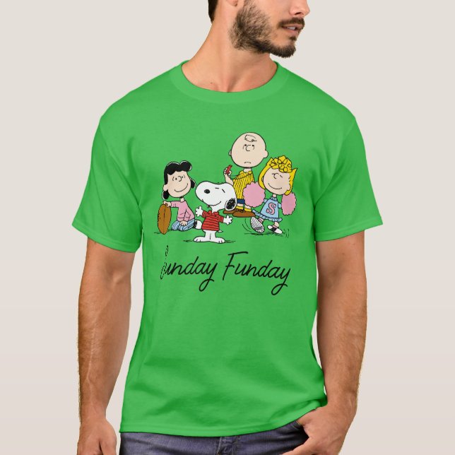 Snoopy och Gang Play Football T Shirt (Framsida)