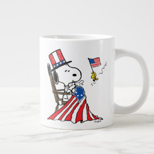 Snoopy Sewing 4:e juli Flagga Jumbo Mugg