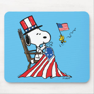 Snoopy Sewing 4:e juli Flagga Musmatta