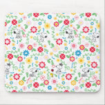 Snoopy So Sweet Flower Mönster Musmatta<br><div class="desc">Ta en titt på den här toppen söta designen med Snoopy i en ljus,  blommigt trädgård mönster.</div>
