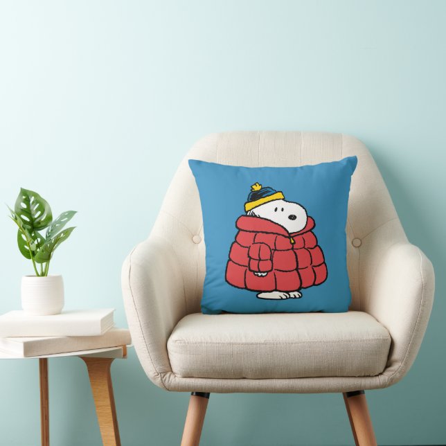 Snoopy Winter in Puffer Coat  Throw Pillow Kudde (Stol)