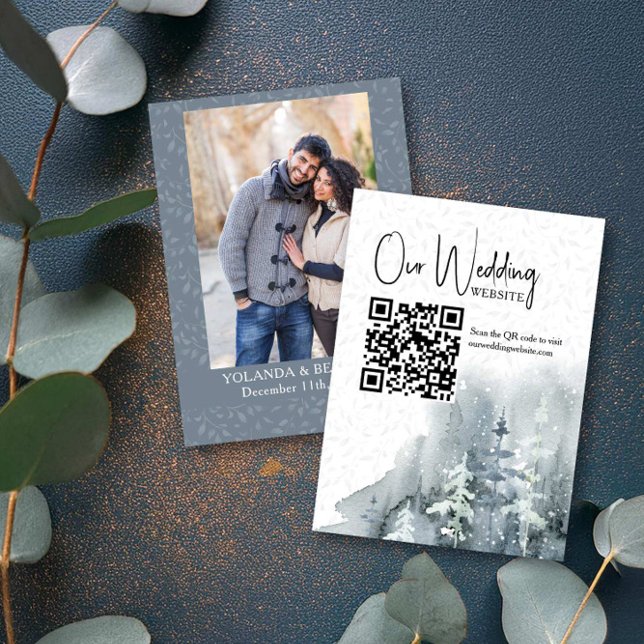 Snöskog Vinterbröllopswebbplats QR-kod Tilläggskort (Wedding Website Card with photo and qr code from the Snow Forest wedding collection by Darling & May)