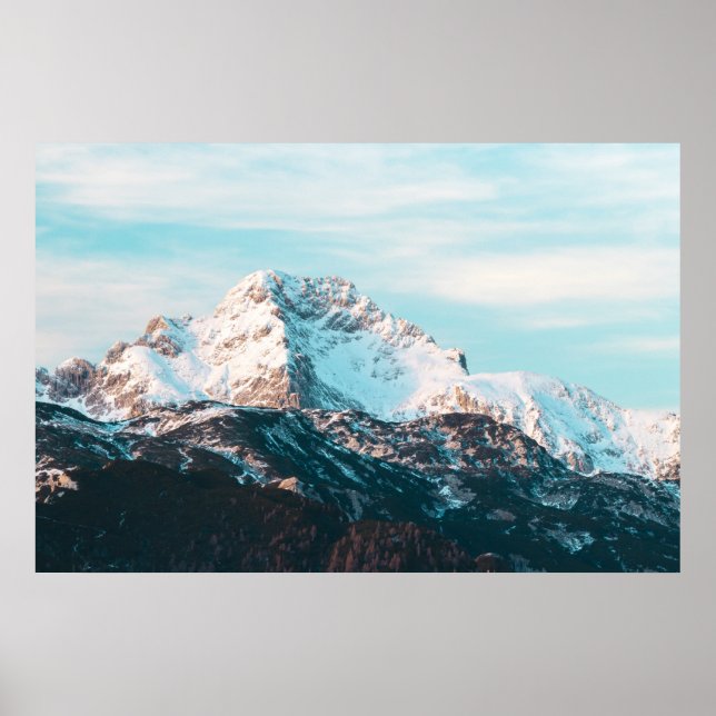 Snötäckt berg poster (Framsidan)