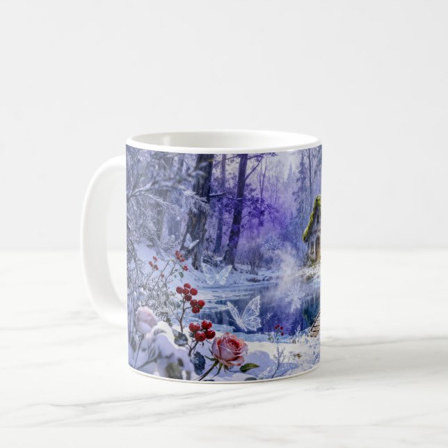Snötäckt förtrollad skogshydda med bro och glöd kaffemugg (Framsida vänster)