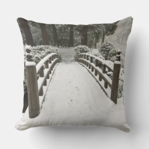 Snötäckt månbro, japansk trädgård kudde
