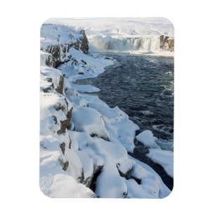 Snötäckt vattenfall Godafoss Magnet