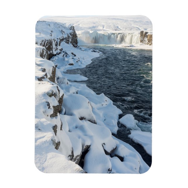 Snötäckt vattenfall Godafoss Magnet (Vertikal)