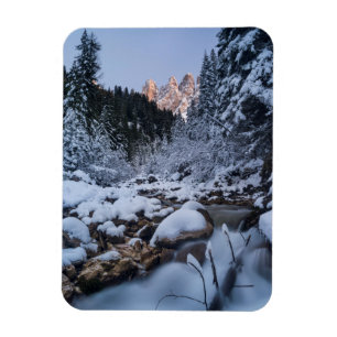 Snötäckta Geisler-bergskedjan Magnet