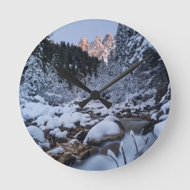 Snötäckta Geisler-bergskedjan Rund Klocka (Framsida)