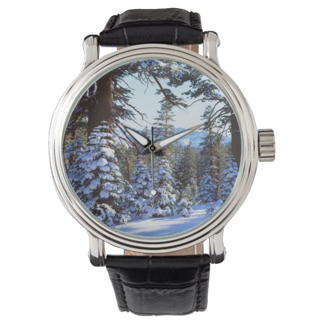 Snötäckta röda ädelgranar i High Sierra 2 Armbandsur (Framsida)
