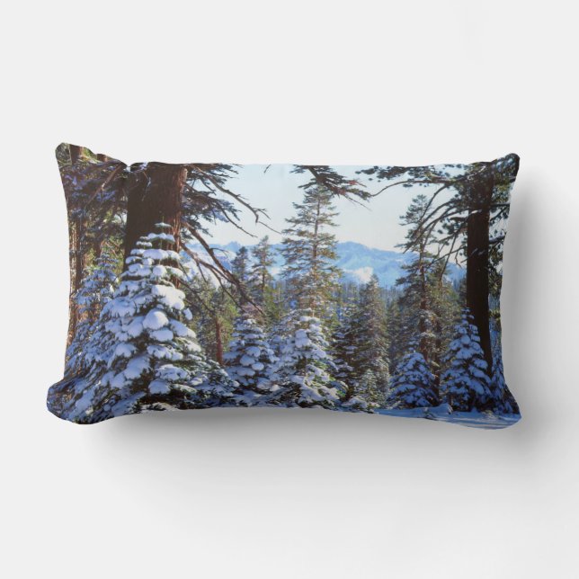 Snötäckta röda ädelgranar i High Sierra 2 Lumbarkudde (Framsida)