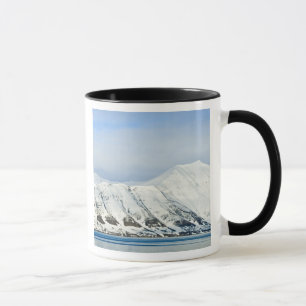 Snötäckta toppar Woodfjord Svalbard 2 Mugg