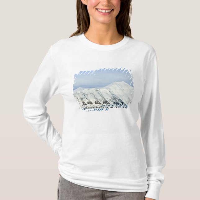 Snötäckta toppar Woodfjord Svalbard 2 Tee Shirt (Framsida)