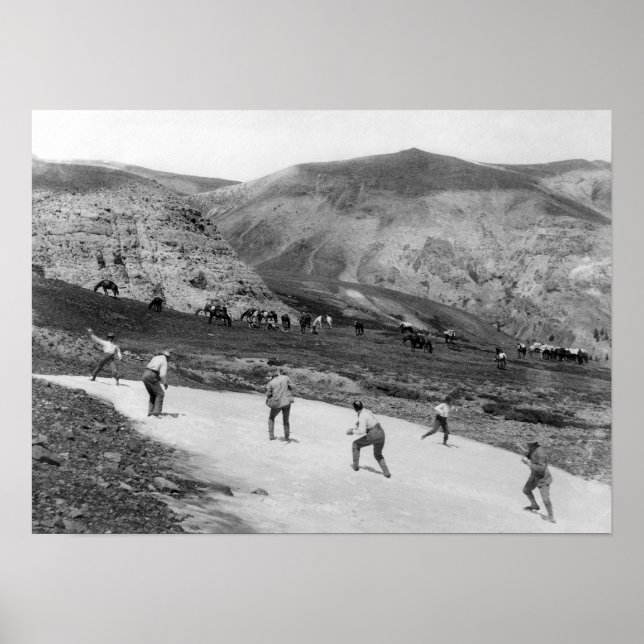 Snowball Fight - US Geological Survey Fält Party Poster (Framsidan)