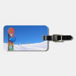 Snowboard i Snö på Snowy Slope Bluebird Day Bagagebricka