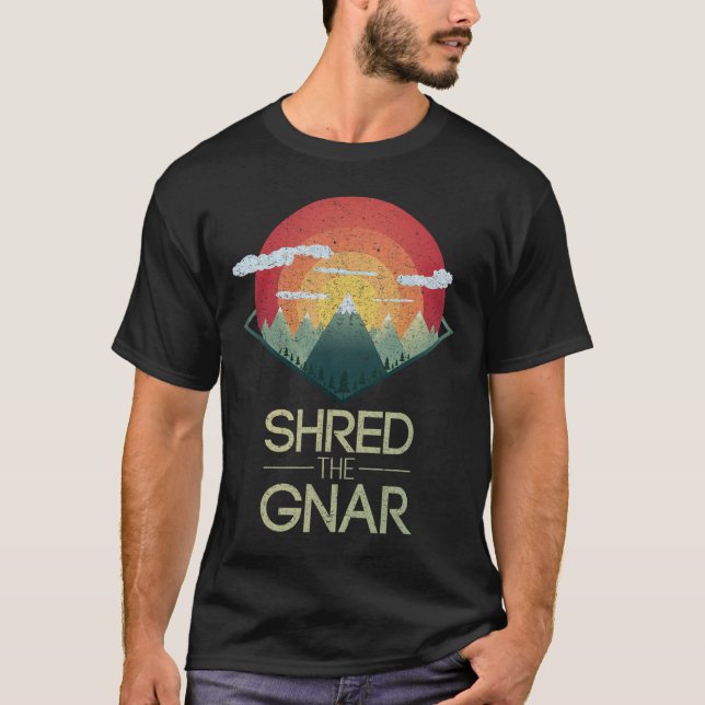 Snowboard Shred Gnar Ski Winter Mountain Gift T Shirt (Framsida)
