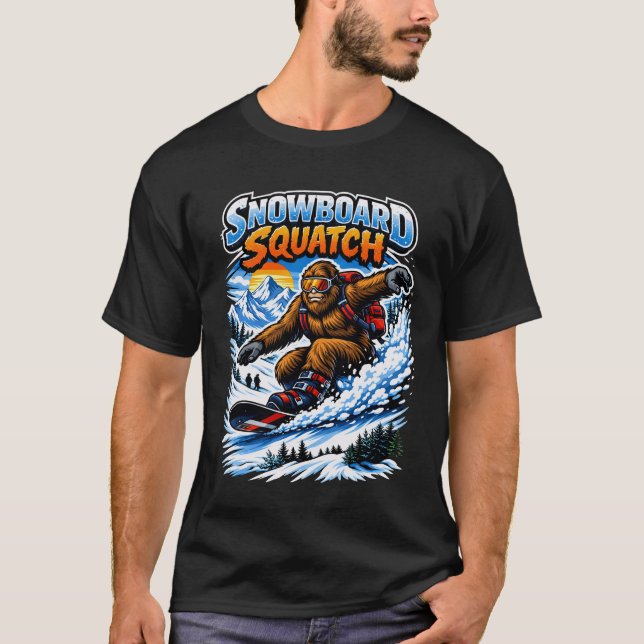 Snowboard Squatch – Rolig Bigfoot Snowboardåkning  T Shirt (Framsida)