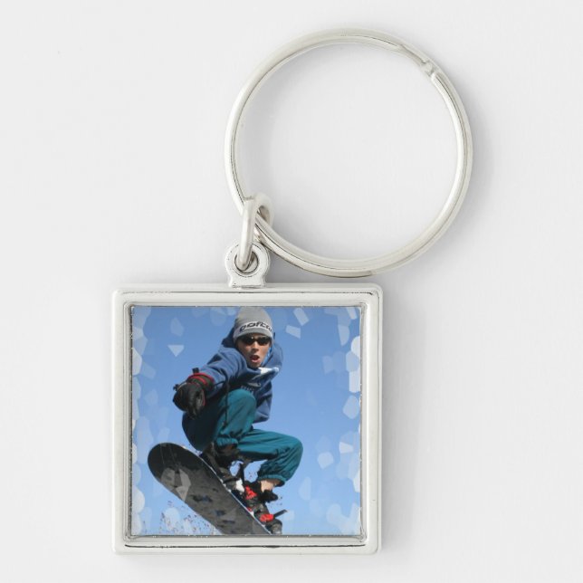 Snowboarder i snön Keychain Fyrkantig Silverfärgad Nyckelring (Framsidan)