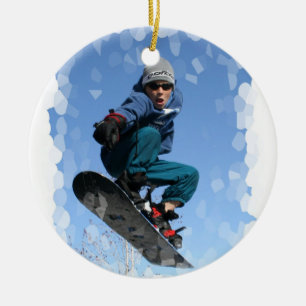 Snowboarder i snöprydnaden julgransprydnad keramik