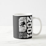 Snowboarder Vintage 2001 Birthday Snowboarding Sno Kaffemugg<br><div class="desc">Snowboarder Vintage 2001 Birthday Snowboarding Snowboard board</div>