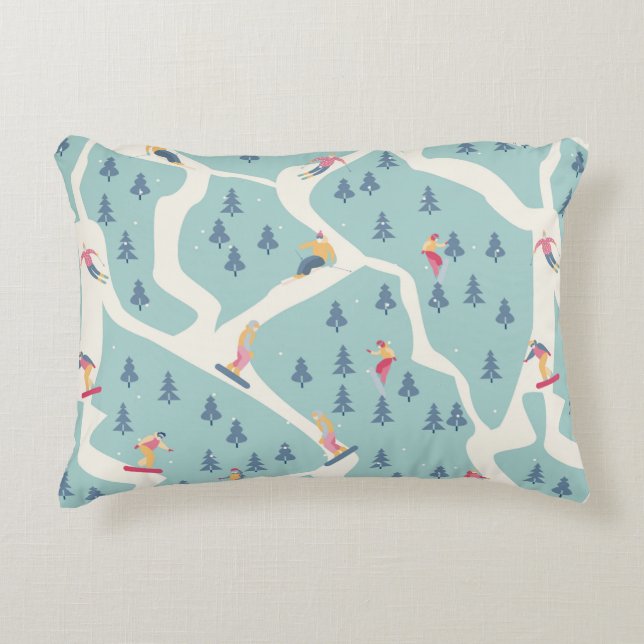 Snowboarders och skidåkare åker i skidorten. Pe Prydnadskudde (Framsidan)