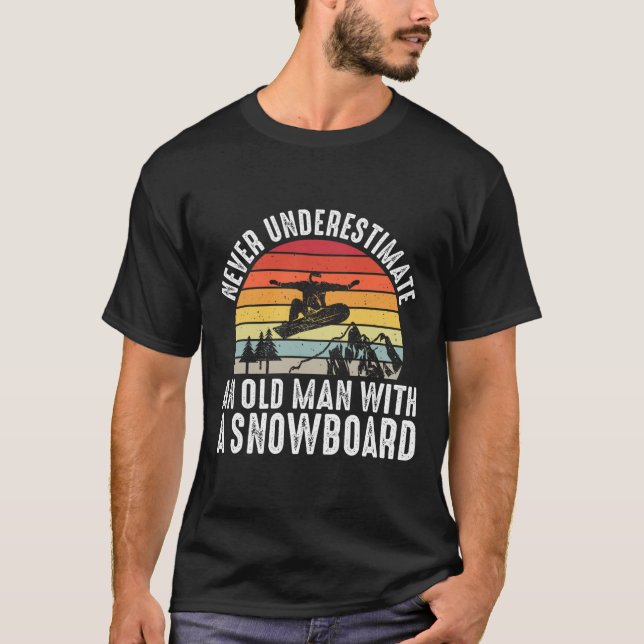 Snowboarding underskatta aldrig en gammal man med  t shirt (Framsida)