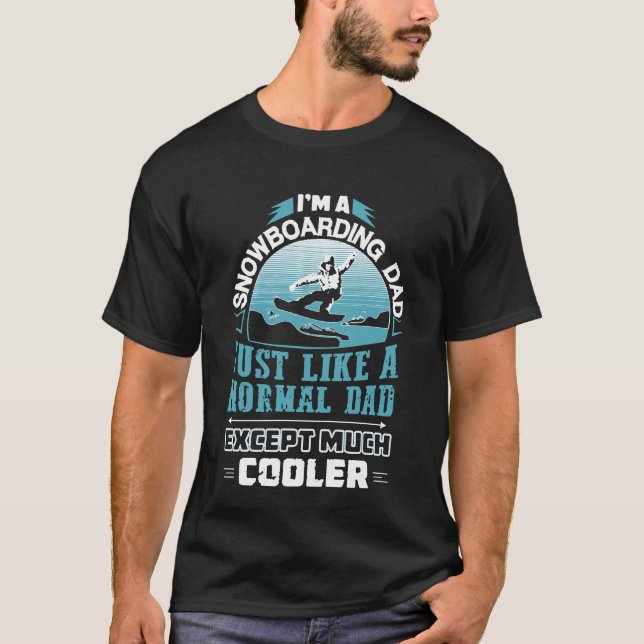 SNOWBOARDINGPAPPA TEE (Framsida)