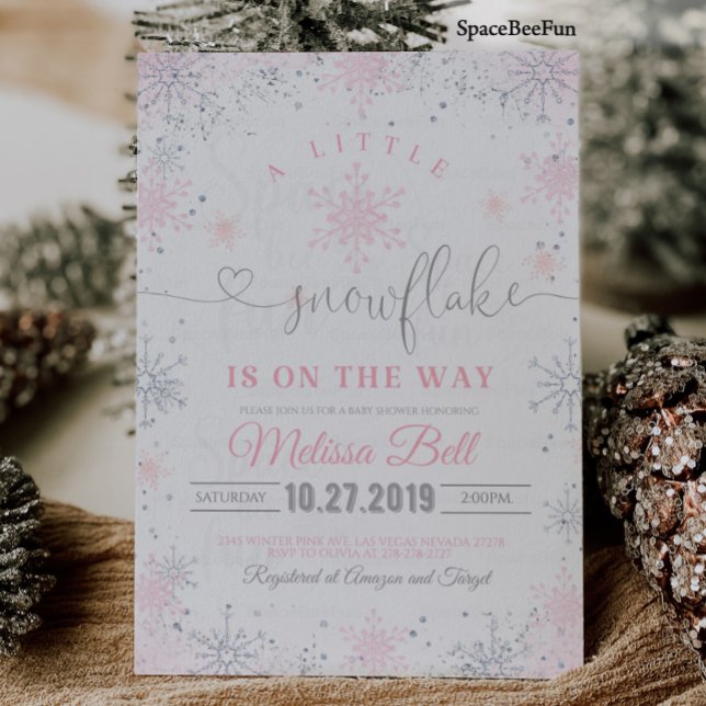 Snowflake Baby Shower-inbjudan lite är på Inbjudningar (Snowflake Baby Shower Invitation Theme A little Snowflake is on the Way It's Cold Outside Winter )