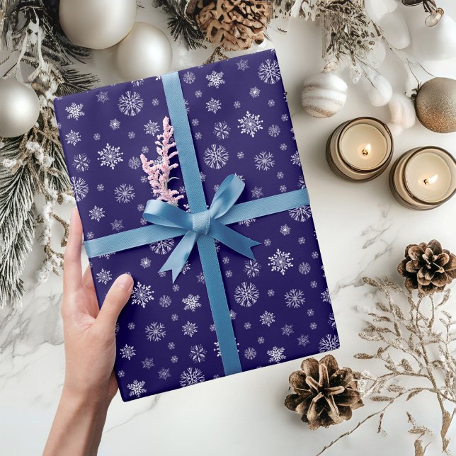 Snowflake-Helgdag i Mönster Presentpapper (Snowflake pattern Blue Navy Holiday Christmas Wrapping Paper)