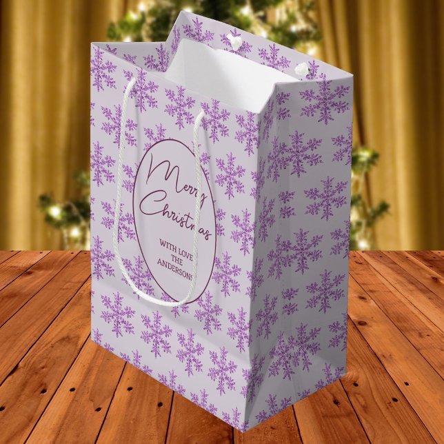 Snowflake Lila Glam Mönster-julskript (This festive purple snowflake pattern Christmas gift bag is ready for you to personalize it )