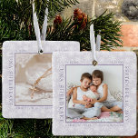 Snowflake Photo Ram Baby Birth Stats Lavender Julgransprydnad Keramik<br><div class="desc">Baby födelsetal är fotoornament med finkänsligt vitt snöflingor på en mjuk lavendelbakgrund. Fotomallen är ett redo för dig att lägga till ditt baby-foto, som är ramat med ditt nyfödda födelsetillstånd. Du kan lägga till samma bild eller ett annat bild på baksidan, som båda visas i kvadratiskt format, så om du...</div>