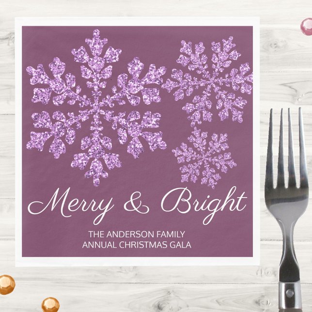 Snowflake Plum Bling Minimal jul Party Pappersservett (Personalize these Merry & Bright Christmas personalized paper napkins in dark purple with snowflakes)