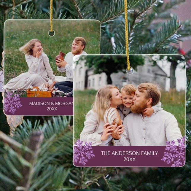 Snowflake Plum Bling Trendig 2 Fotojul Julgransprydnad Keramik (Personalized 2 photo ceramic Christmas ornaments in dark purple with purple faux glitter snowflakes)