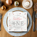 Snowflake Winter 1:a födelsedag Pappersservett<br><div class="desc">Fira i stil med trendiget 1:a födelsedag party-blöjor. Designen är lätt att anpassa med din egen formulering och din familj och dina vänner blir glada när de ser dessa fantastiska servetter. Matchande objekt i party finns i samlingen.</div>